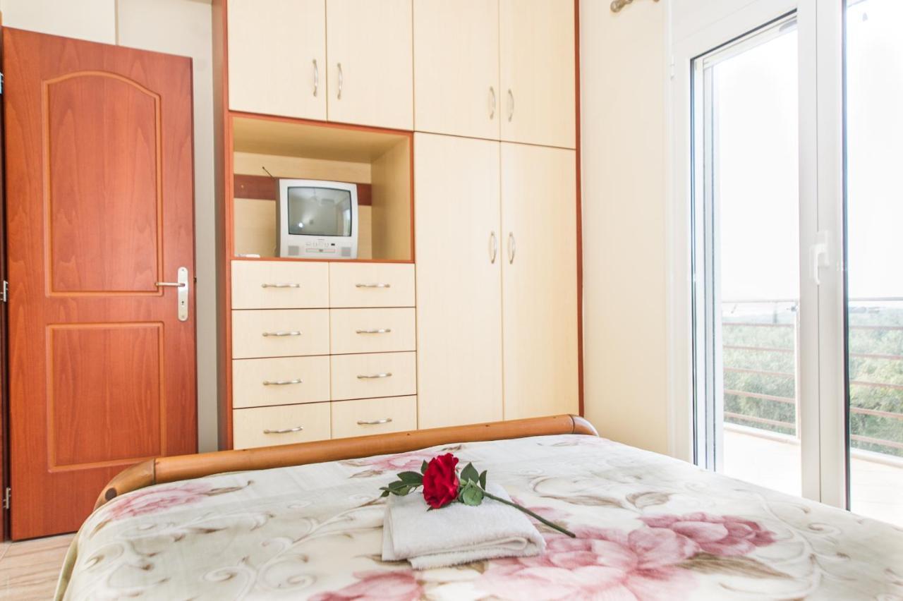 Cozy Flats In An Olive Grove By The Sandy Beach Kanalos Luaran gambar