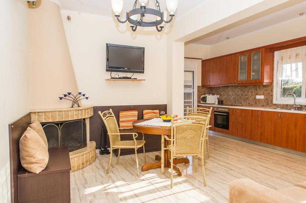 Cozy Flats In An Olive Grove By The Sandy Beach Kanalos Luaran gambar